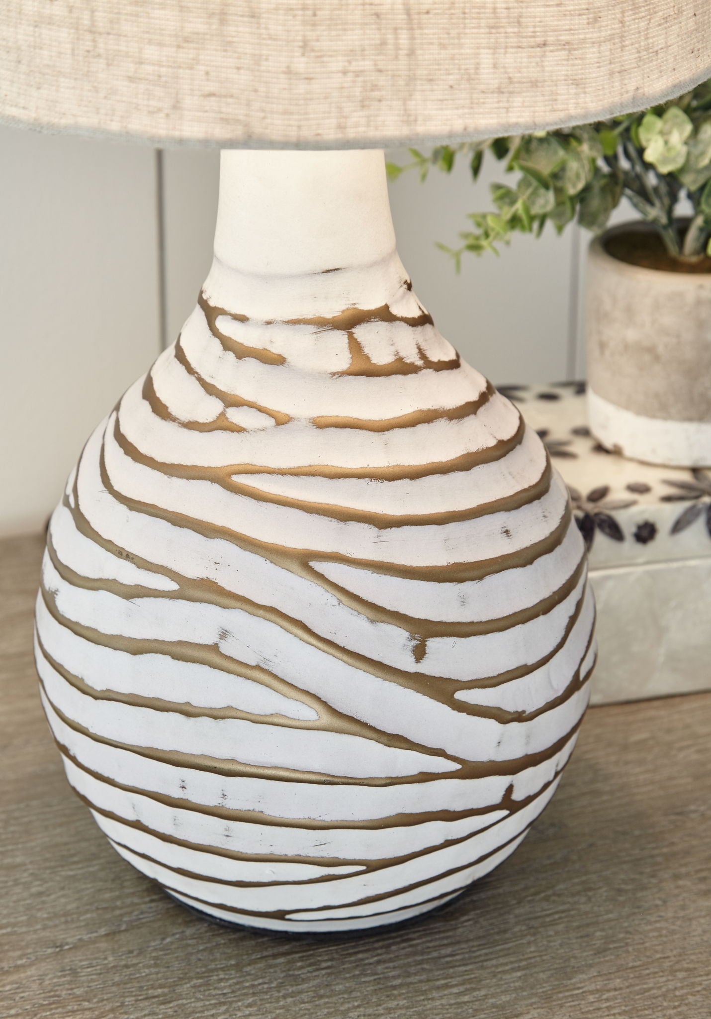 Aleela - Metal Table Lamp - White / Gold Finish - Hornell Furniture Outlet