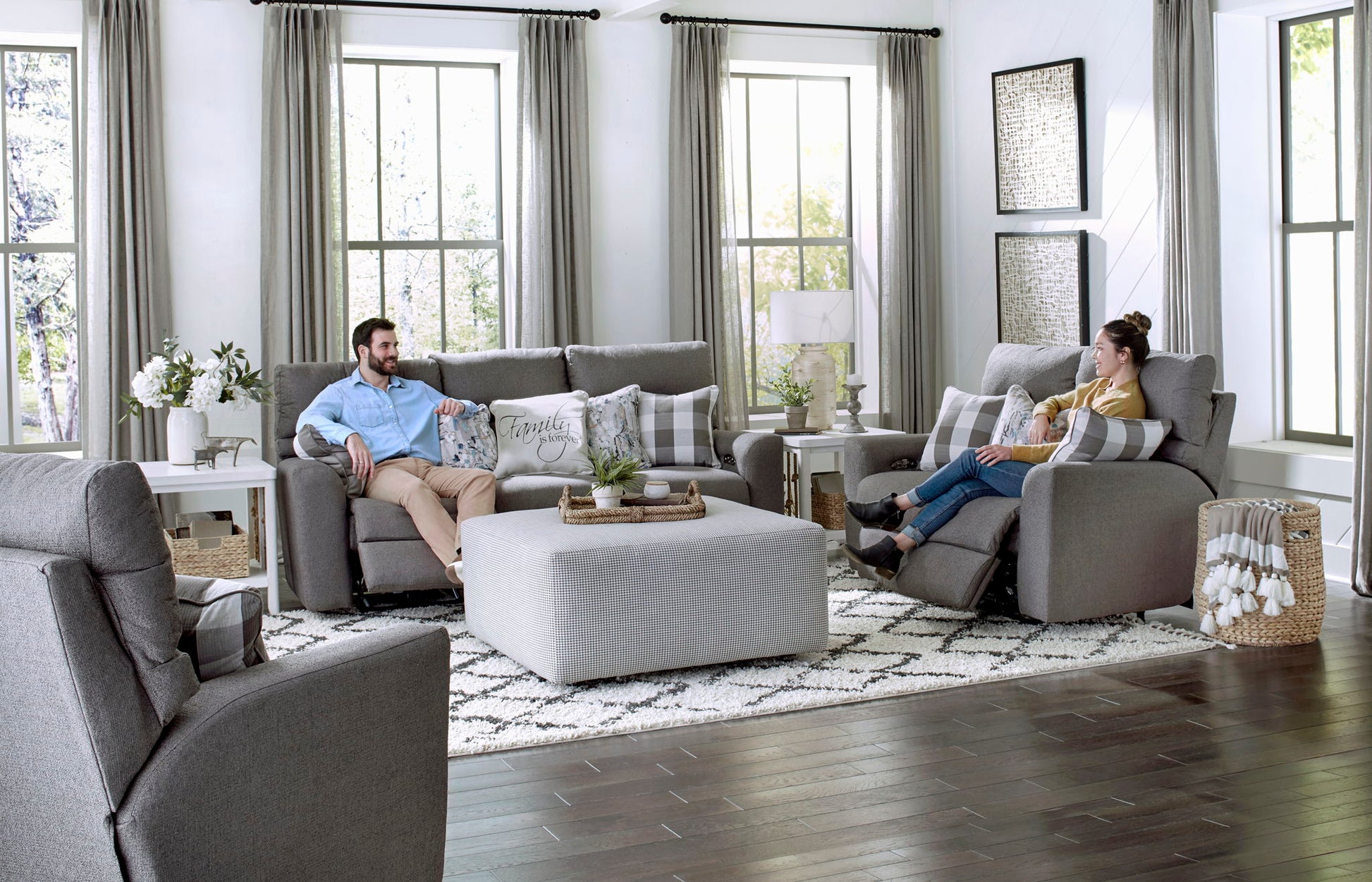 Searsport - Power Headrest Reclining Loveseat - Hornell Furniture Outlet