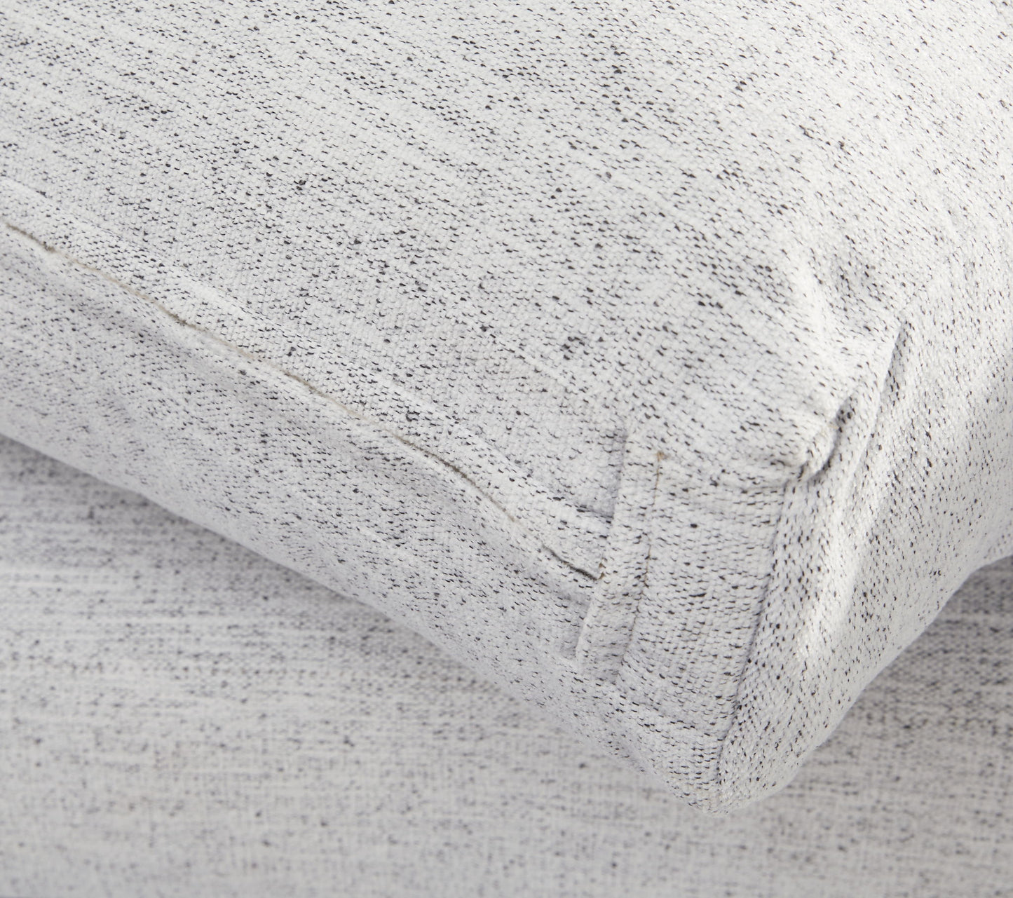 Belvoir - Loveseat
