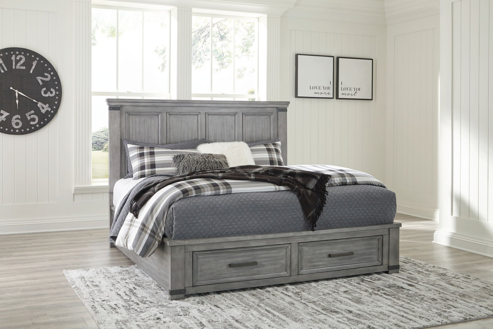 Russelyn - Storage Bed - Hornell Furniture Outlet