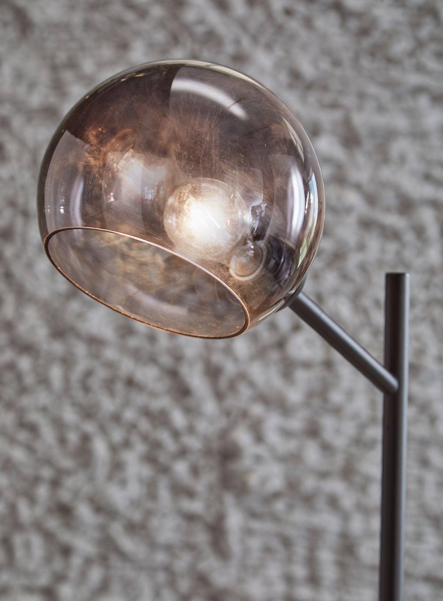 Abanson - Black - Metal Floor Lamp - Hornell Furniture Outlet