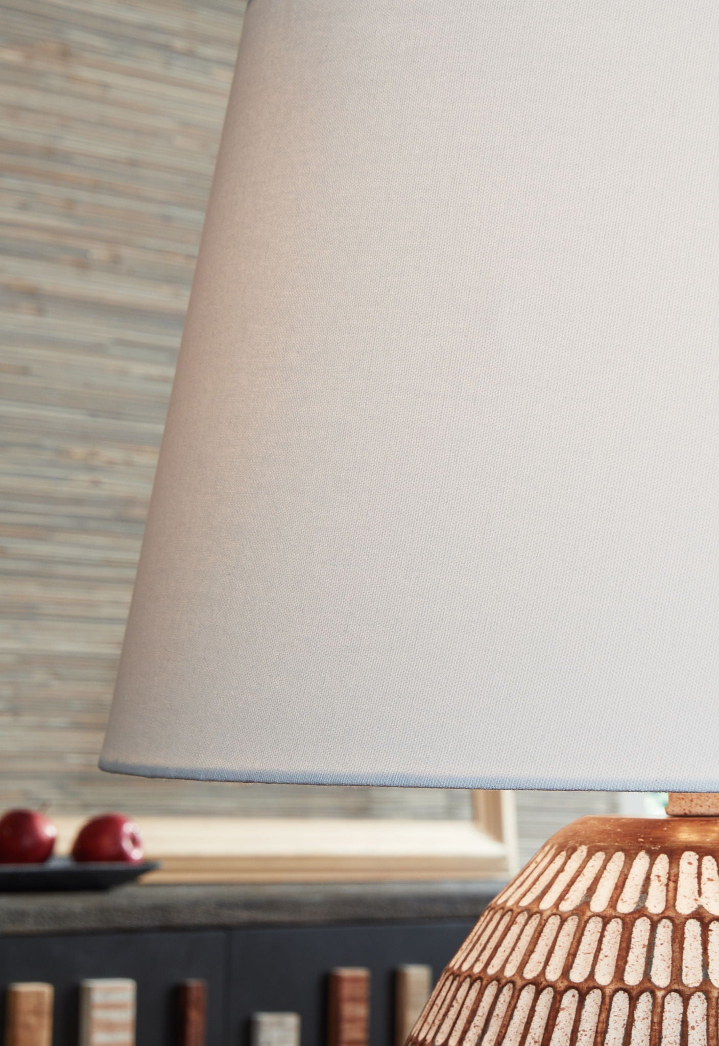 Darrich - Beige / White - Metal Table Lamp - Hornell Furniture Outlet