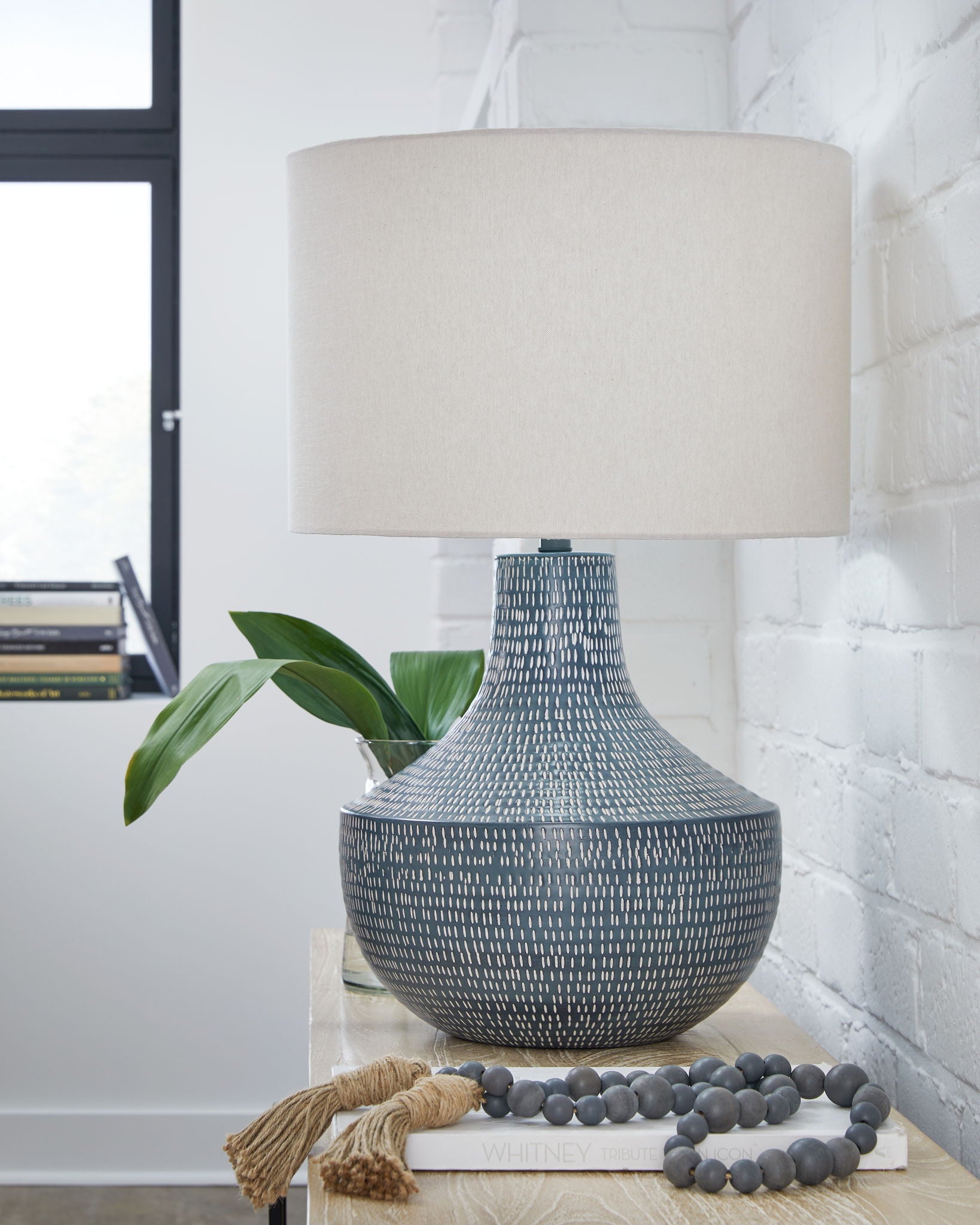 Schylarmont - Antique Gray / White - Metal Table Lamp - Hornell Furniture Outlet