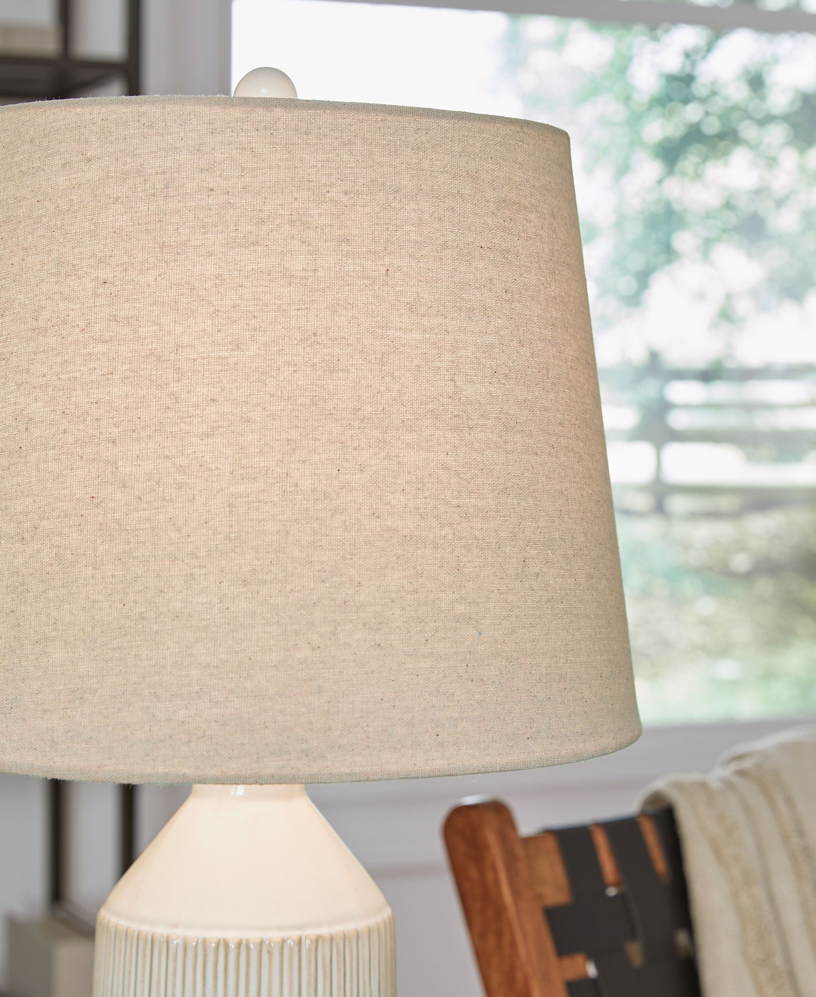Willport - Off White - Ceramic Table Lamp (Set of 2) - Hornell Furniture Outlet