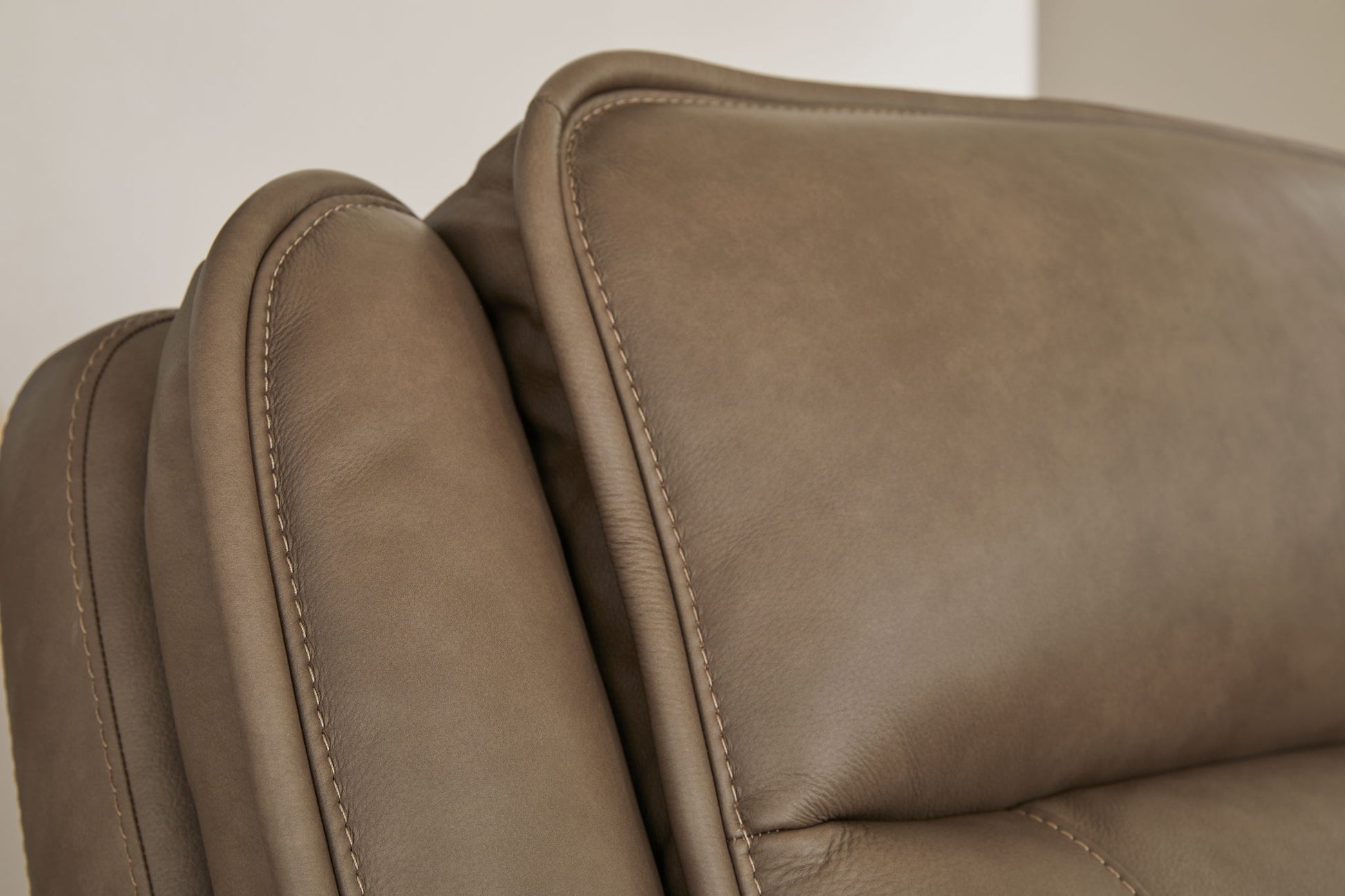 Glencroft - Power Reclining Loveseat With Console / Adjustable Headrest - Sahara - Hornell Furniture Outlet