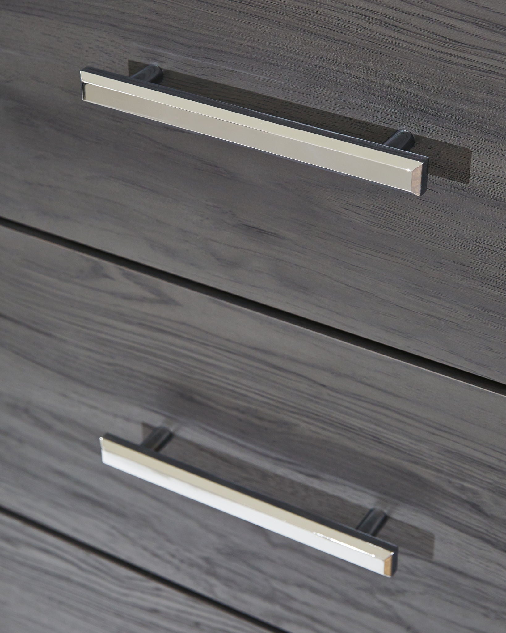 Lodanna - Five Drawer Chest - Gray - Hornell Furniture Outlet