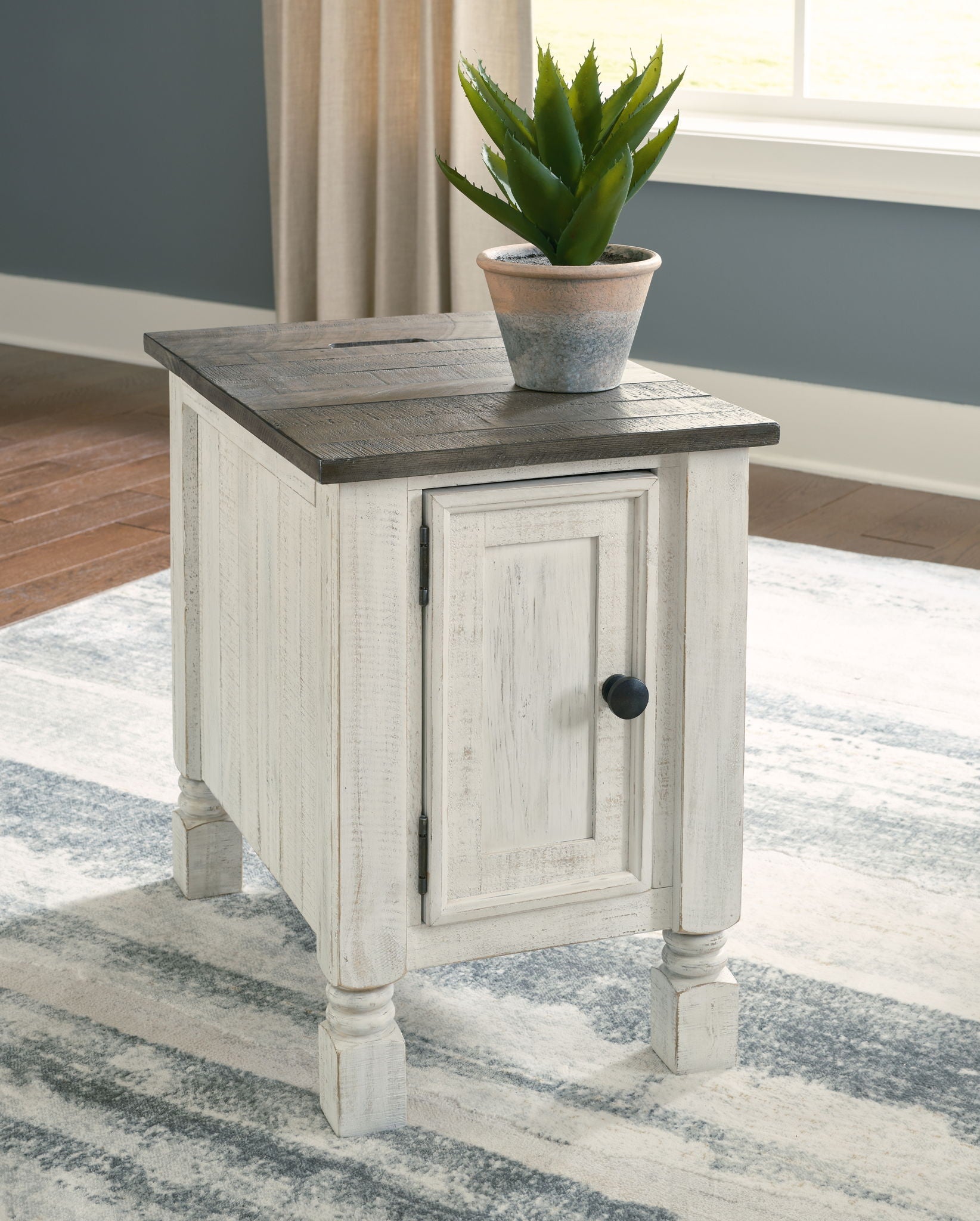 Havalance - White / Gray - Chair Side End Table - Hornell Furniture Outlet