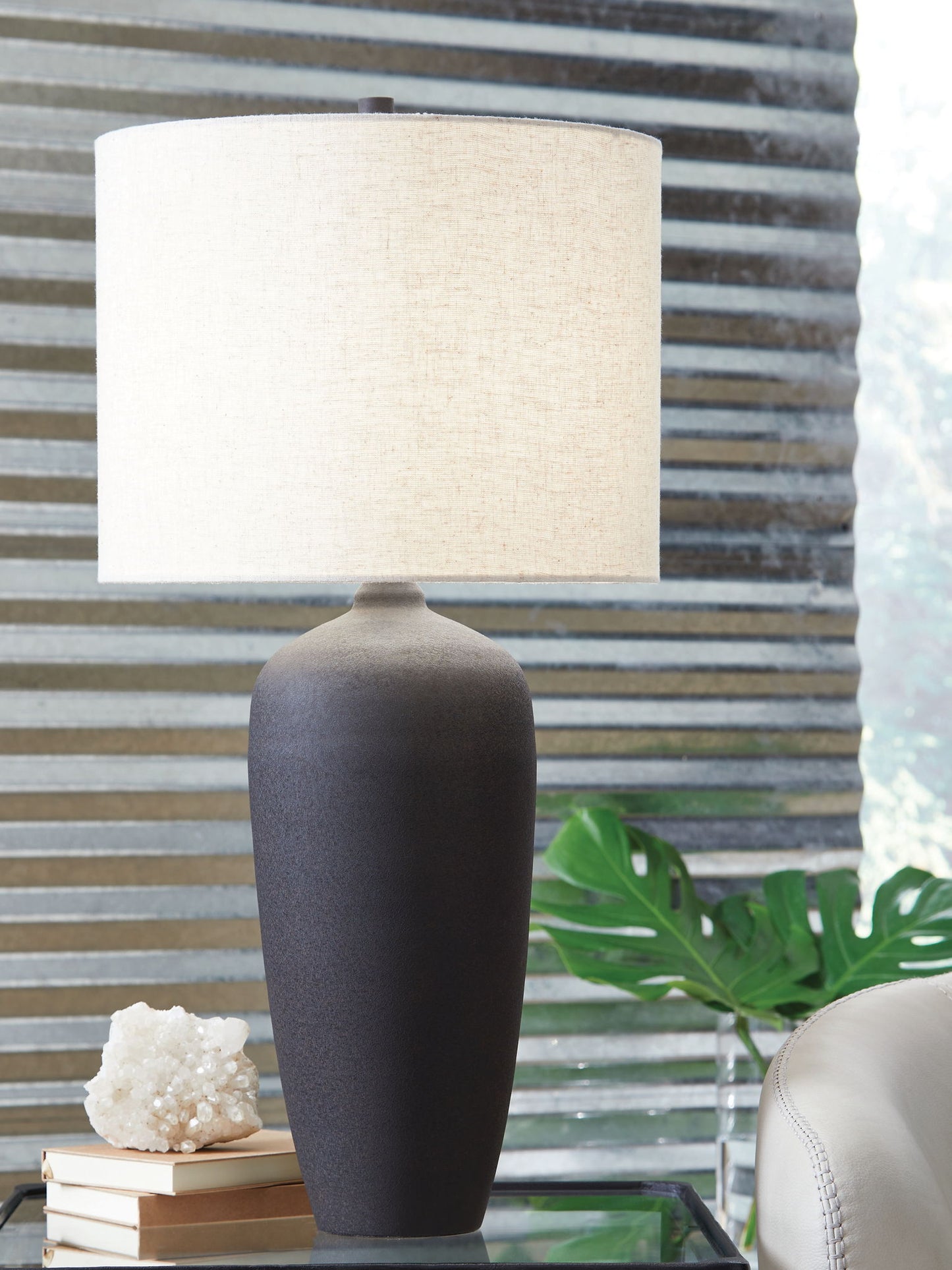 Ryenburg - Black - Metal Table Lamp - Hornell Furniture Outlet