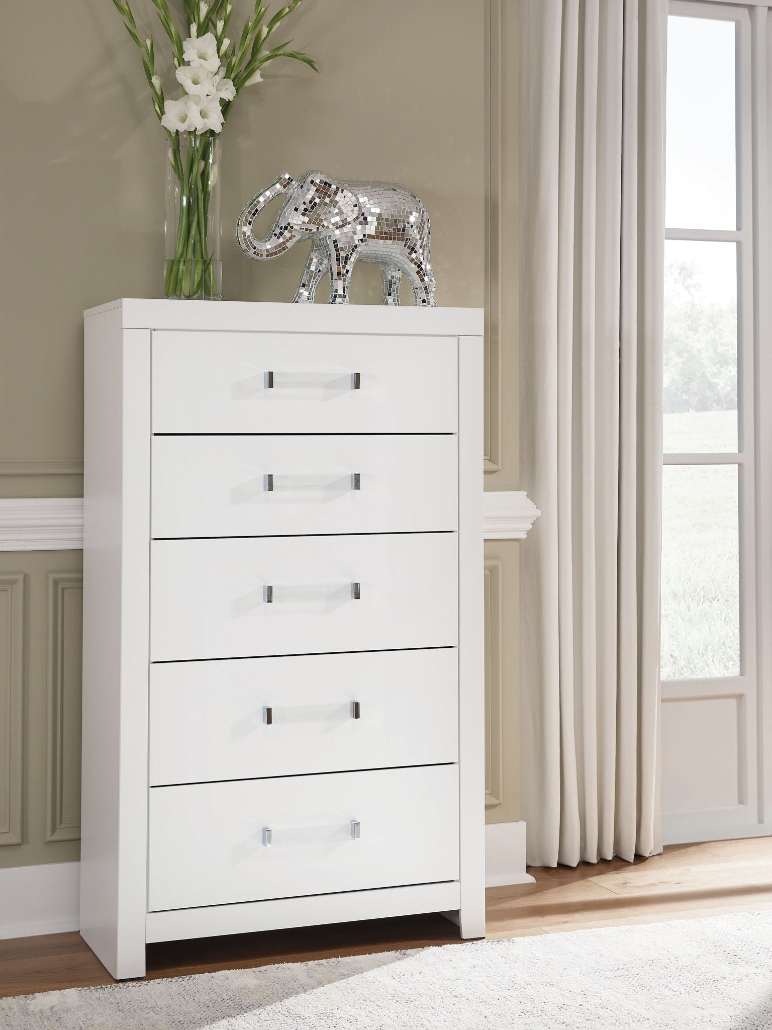 Maeling - Five Drawer Chest - Hornell Furniture Outlet