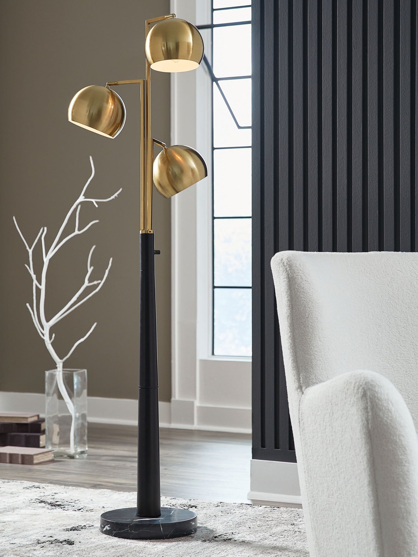 Sorcha - Metal Floor Lamp - Gold Finish / Black - Hornell Furniture Outlet