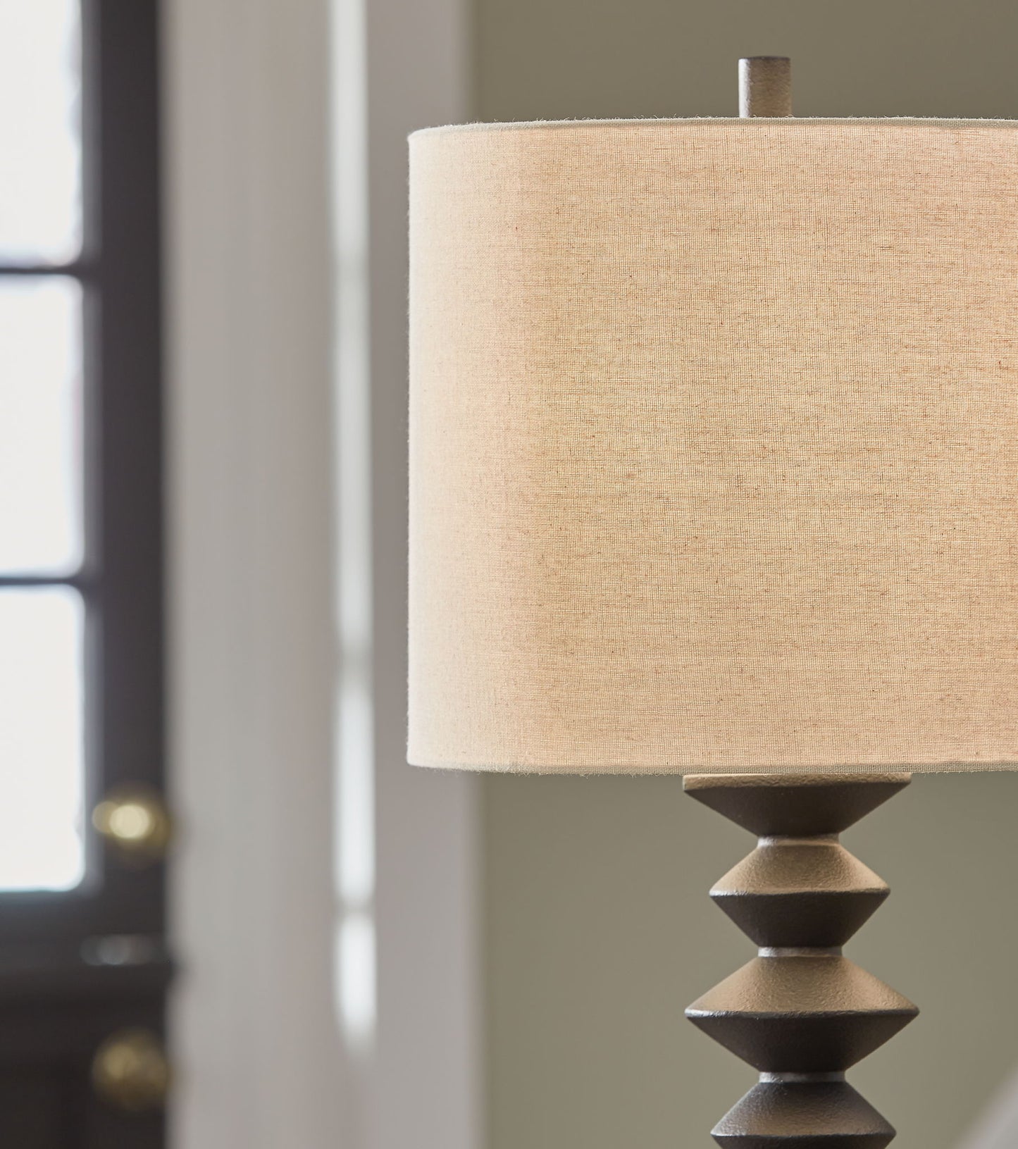 Luanndon - Black - Poly Buffet Lamp - Hornell Furniture Outlet