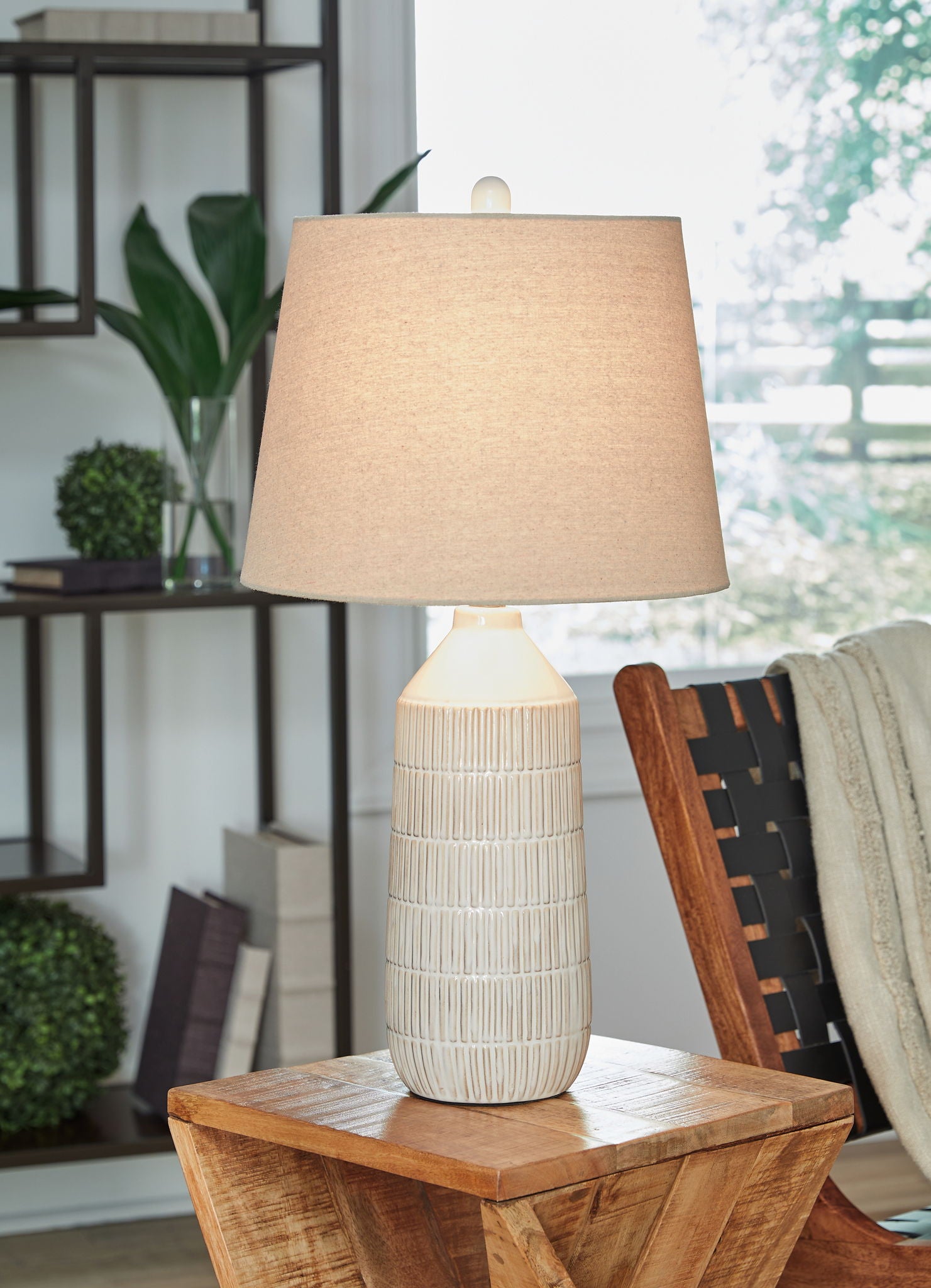 Willport - Off White - Ceramic Table Lamp (Set of 2) - Hornell Furniture Outlet
