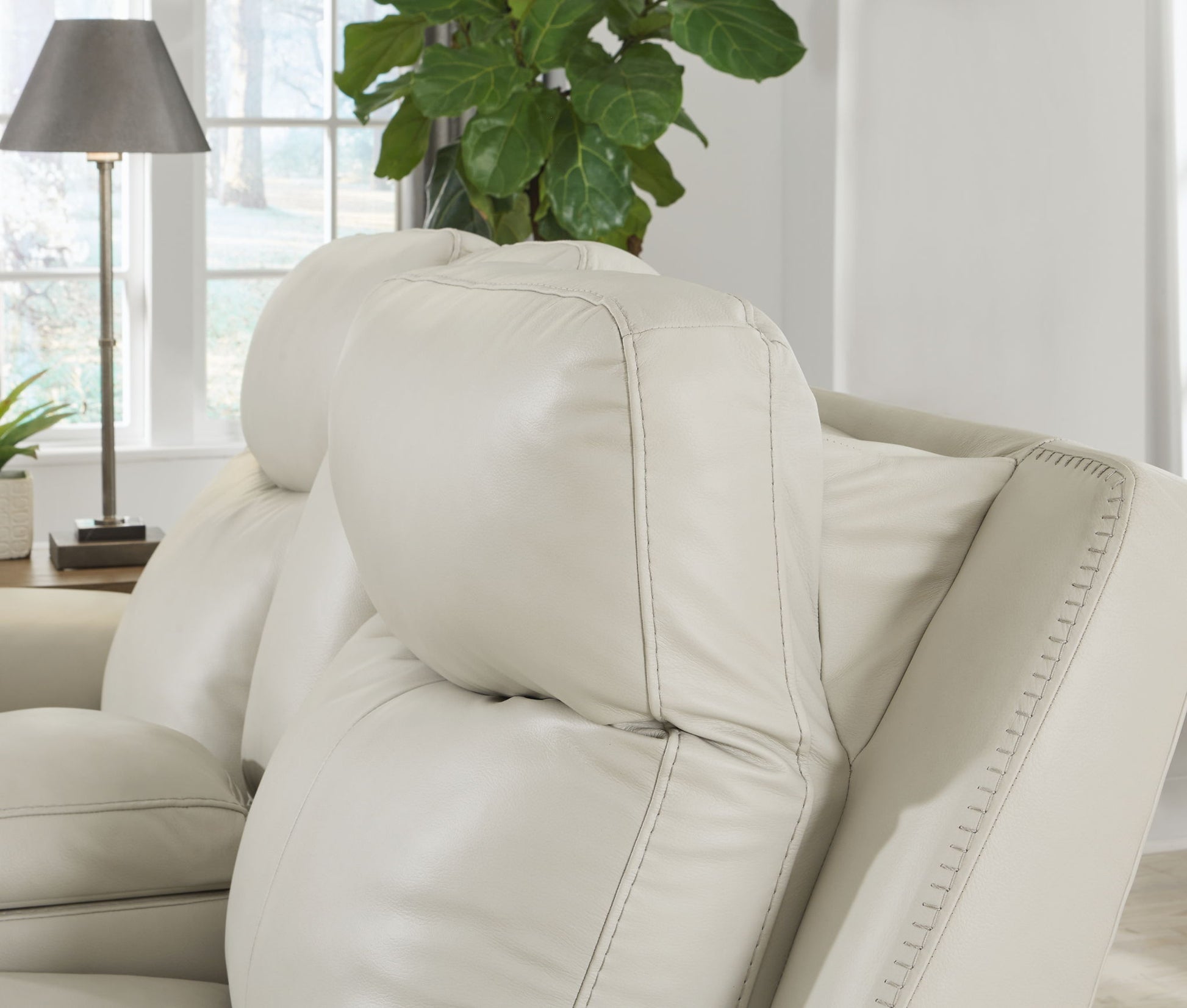 Mindanao - Power Reclining Loveseat With Console /Adj Hdrst - Hornell Furniture Outlet