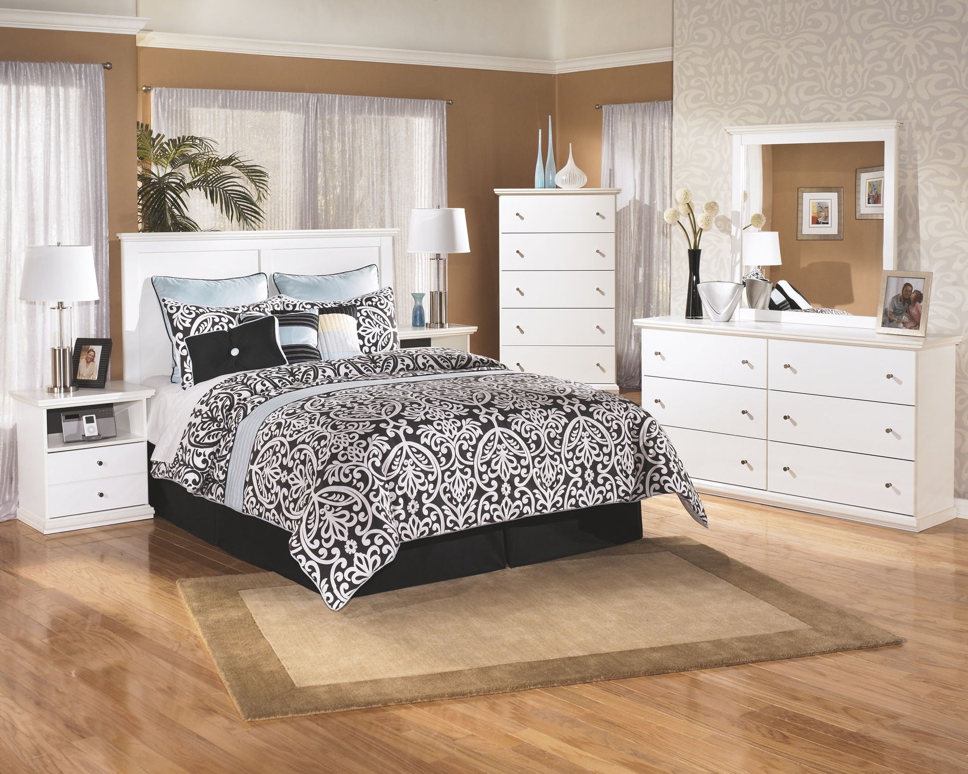 Bostwick Shoals - White - Five Drawer Chest - Hornell Furniture Outlet