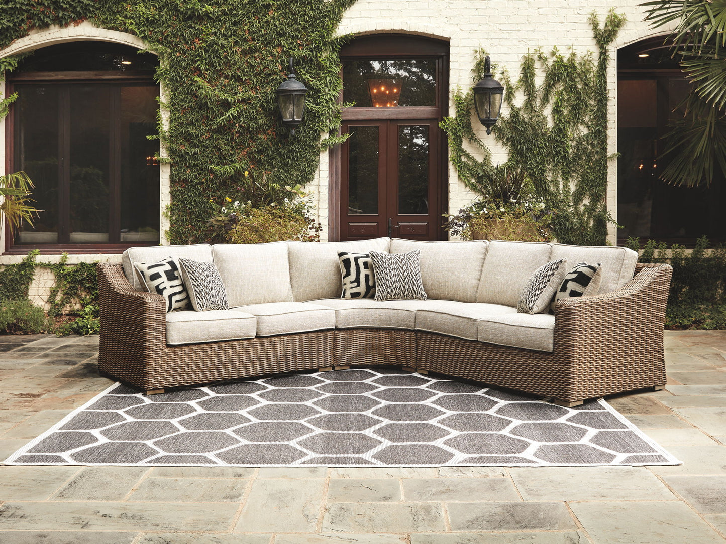 Beachcroft - Sectional Lounge - Hornell Furniture Outlet