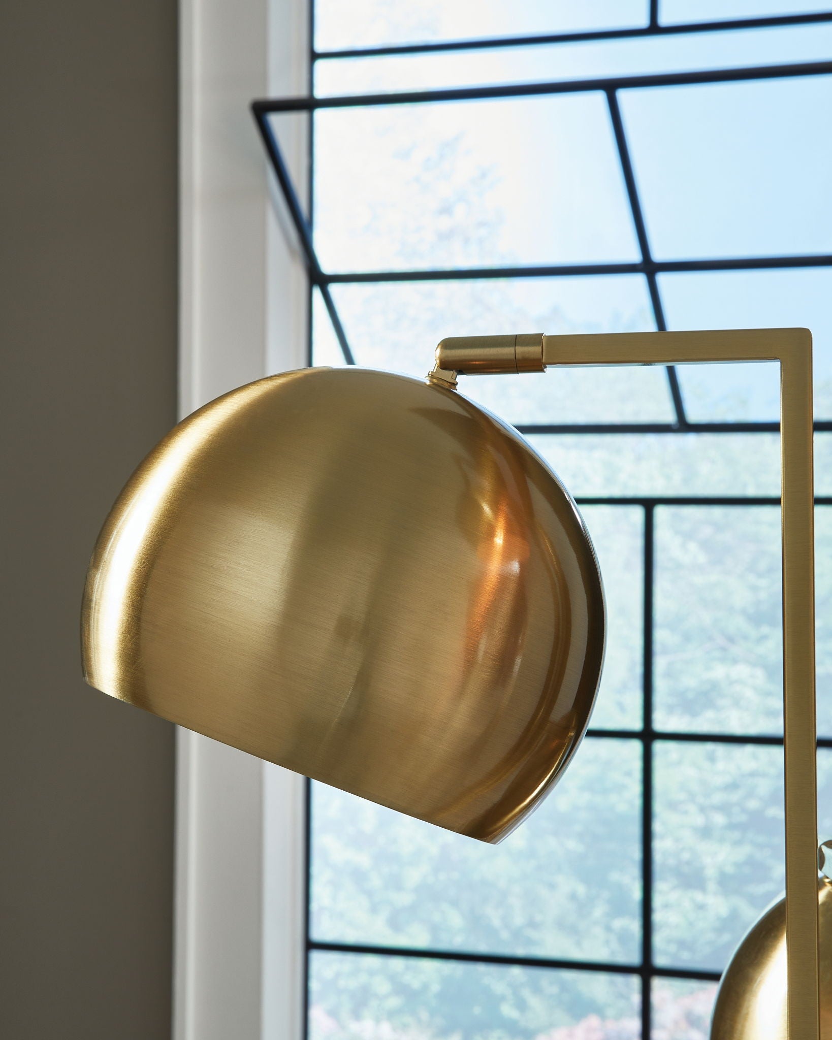 Sorcha - Metal Floor Lamp - Gold Finish / Black - Hornell Furniture Outlet